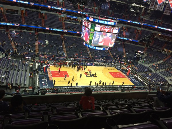 DC seminar students attend a Washington Wizards game