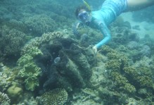 Kharis with a giant clam