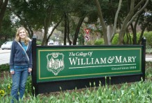 Rachel standing in front of the College of Willam and Mary sign