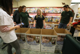 Students in W&M Bookstore collecting food donations for Foodbank