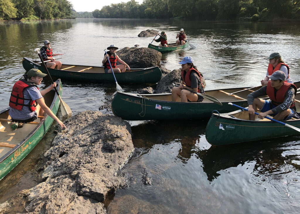 W&M geologists in canoes at an outcrop along the James River.